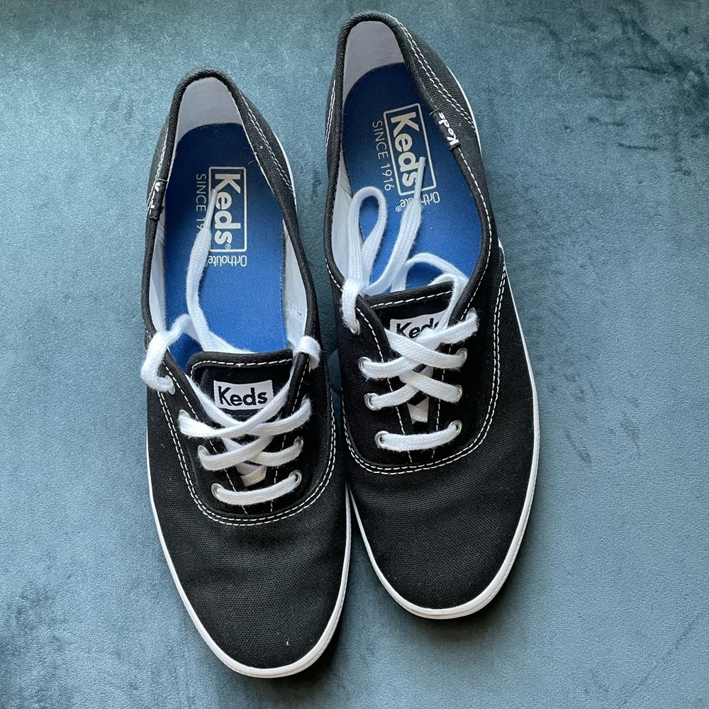 Keds. Womens size 7. Black. Barely worn/like new!